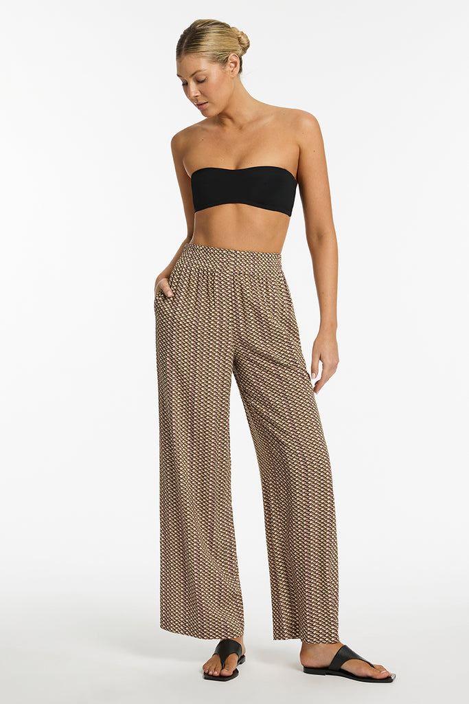 Infinity Wide Leg Pant. A perfect resortwear piece and your best travel companion. Full length pant, side pockets, lightweight fabric and a timeless design. 